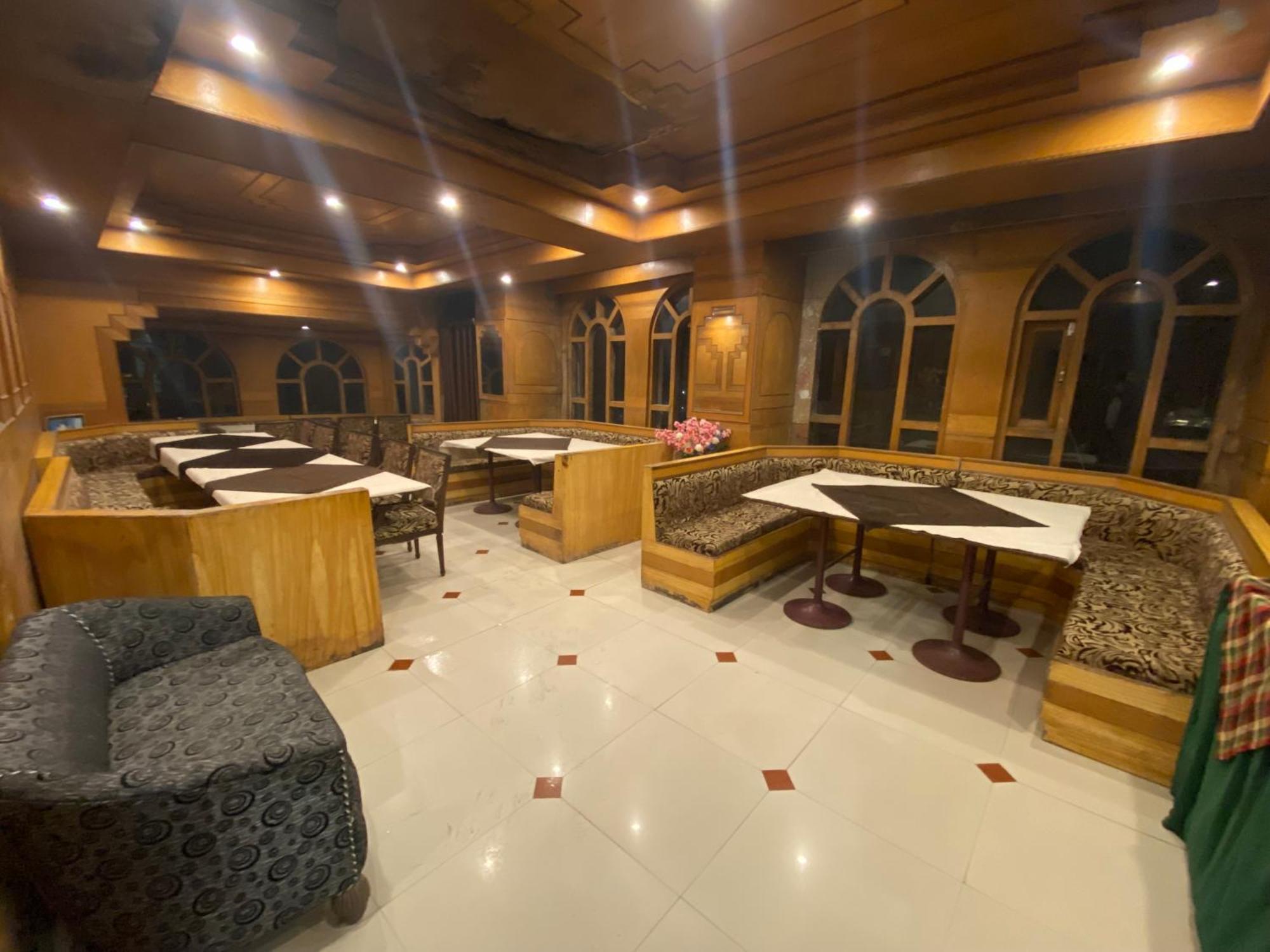 Grand Him Queen Ac Centralized Dharamsala Zewnętrze zdjęcie