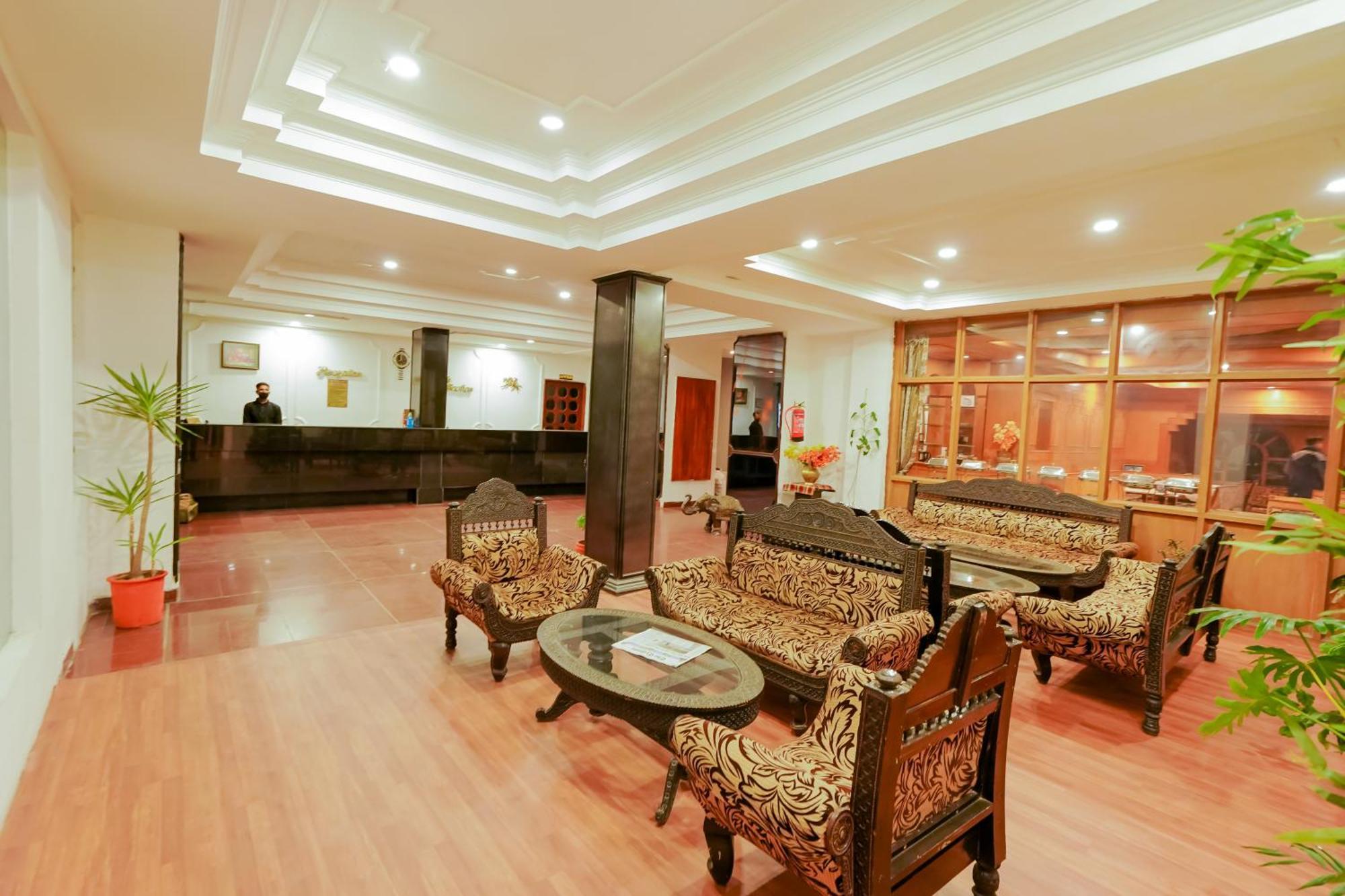 Grand Him Queen Ac Centralized Dharamsala Zewnętrze zdjęcie