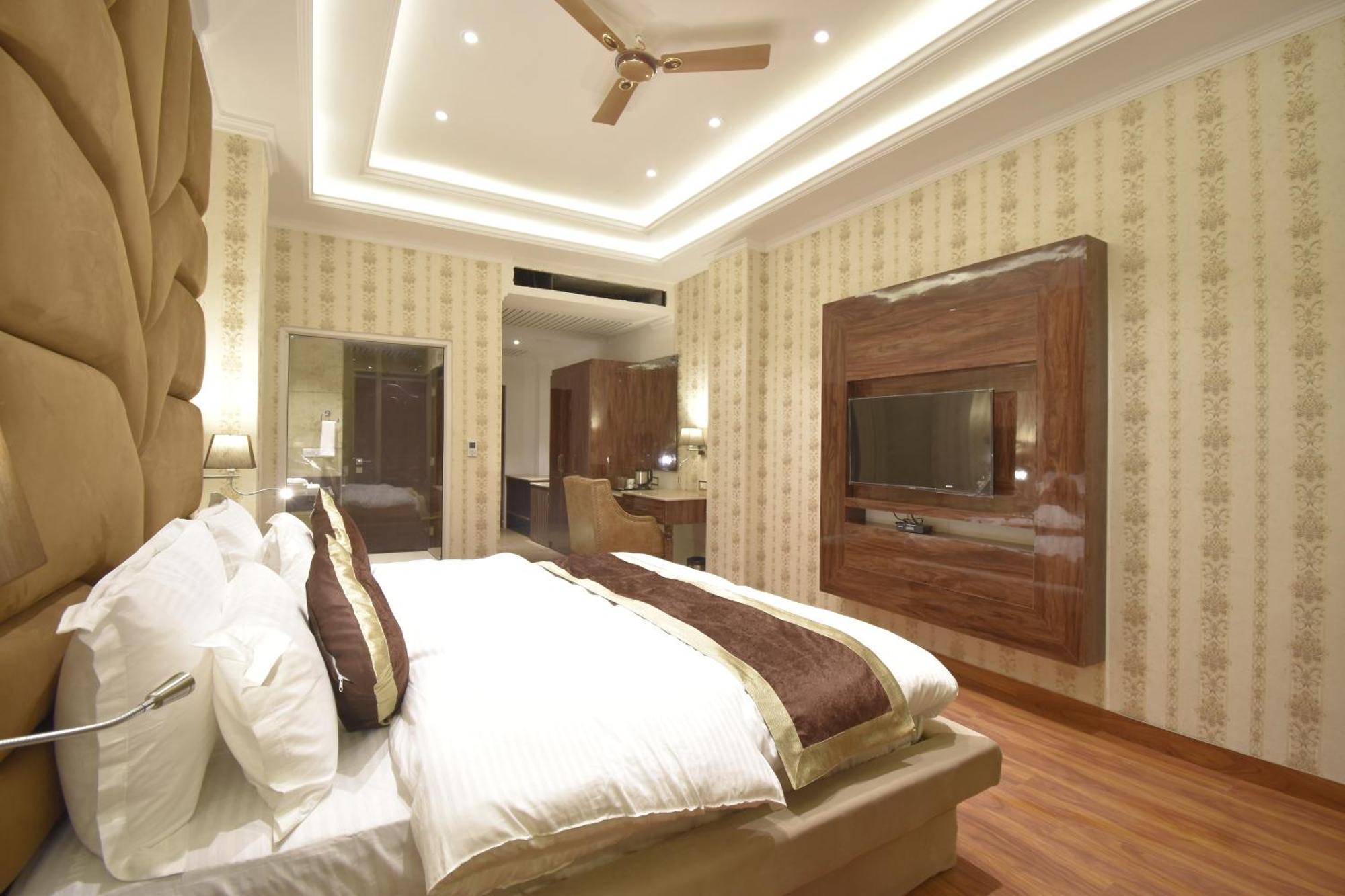 Grand Him Queen Ac Centralized Dharamsala Zewnętrze zdjęcie