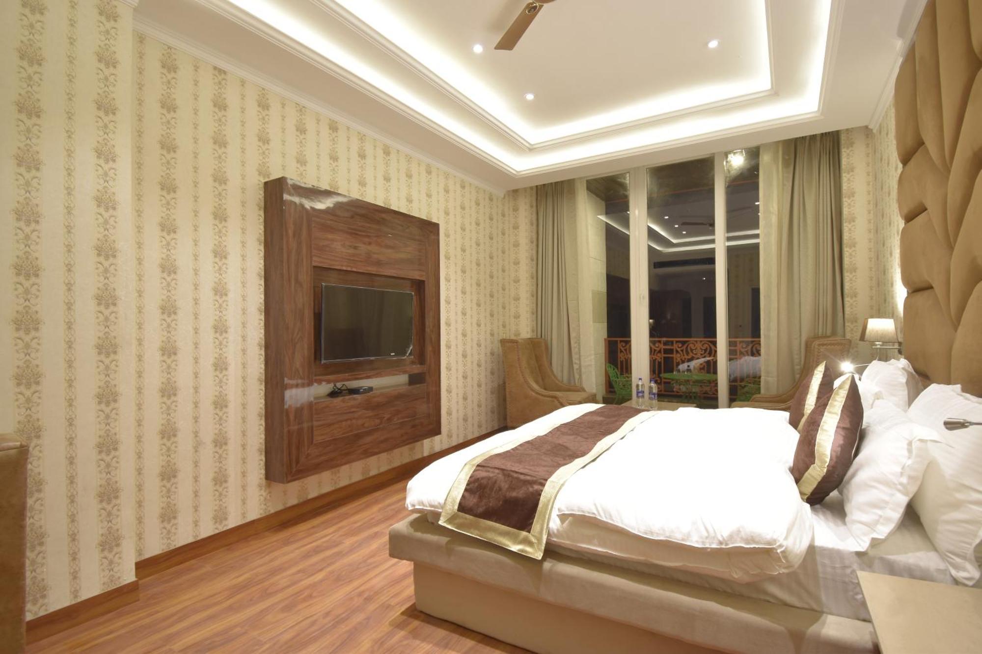 Grand Him Queen Ac Centralized Dharamsala Zewnętrze zdjęcie