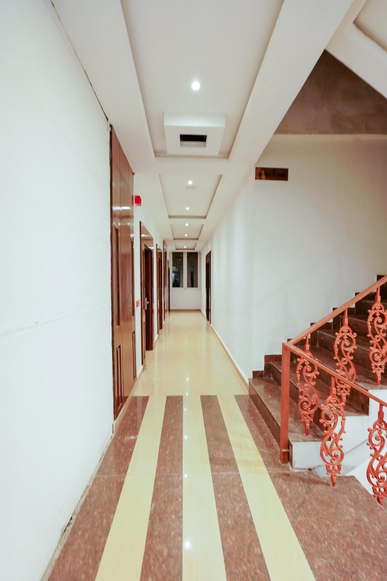 Grand Him Queen Ac Centralized Dharamsala Zewnętrze zdjęcie