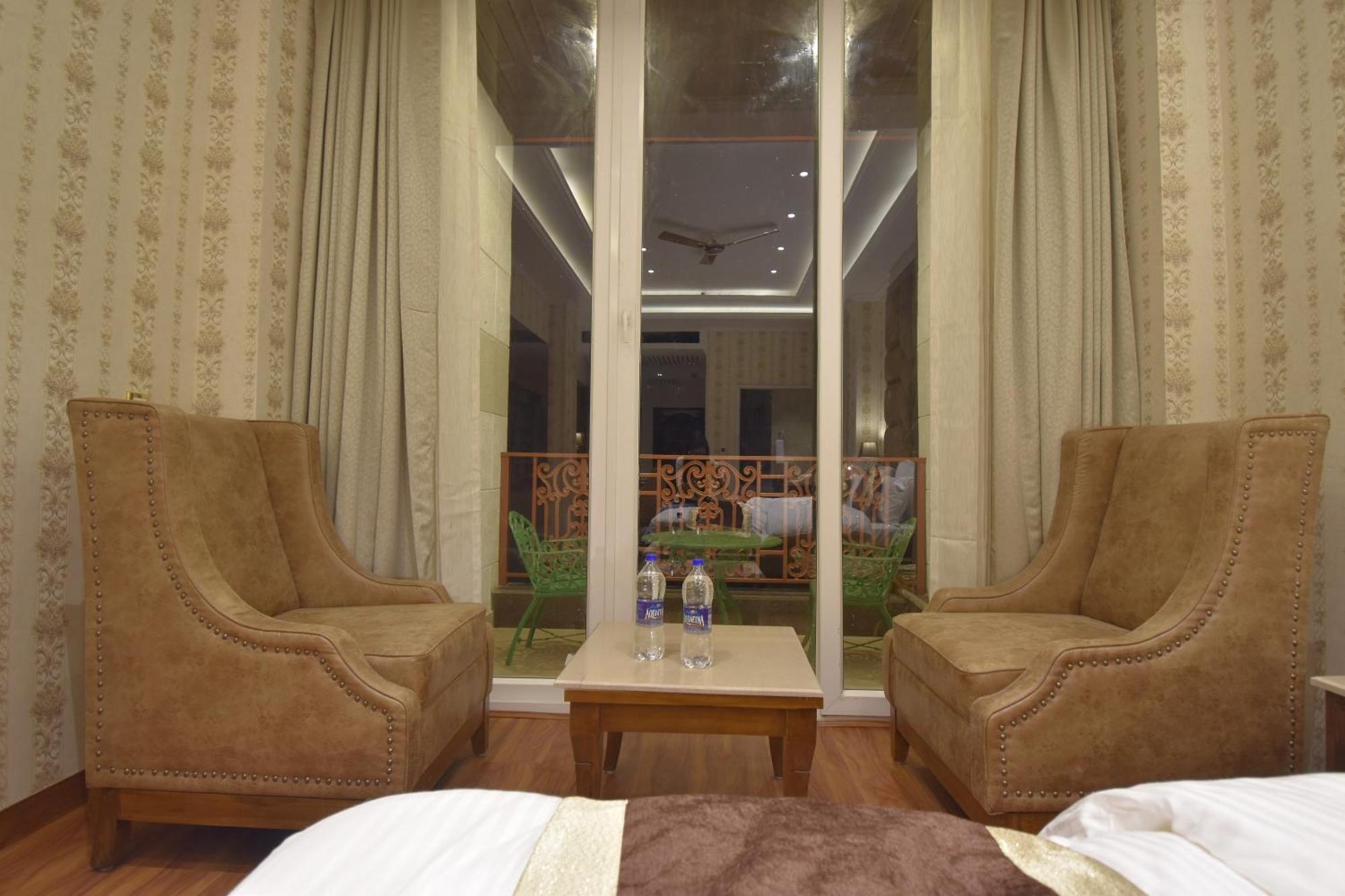 Grand Him Queen Ac Centralized Dharamsala Zewnętrze zdjęcie